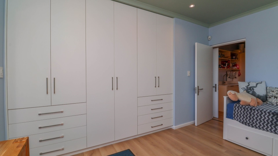 5 Bedroom Property for Sale in Narnia Western Cape